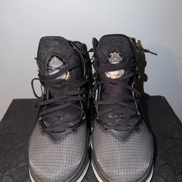 Nike Lebron 19 Basketball Shoes - Picture 7 of 10